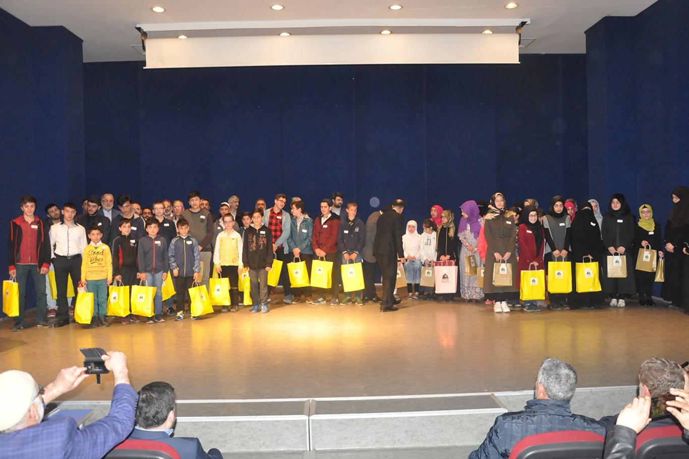 İstanbul'daki Siyer Sınavı'nda dereceye girenler ödüllerini aldı